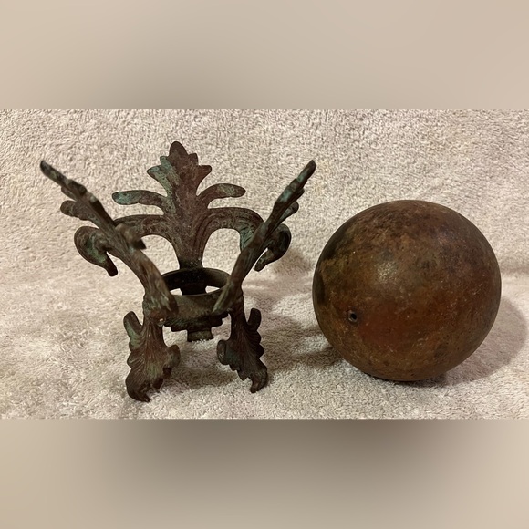 Metal Fleur De Lis Stand With Hollow Metal Orb 7”h - Picture 3 of 5